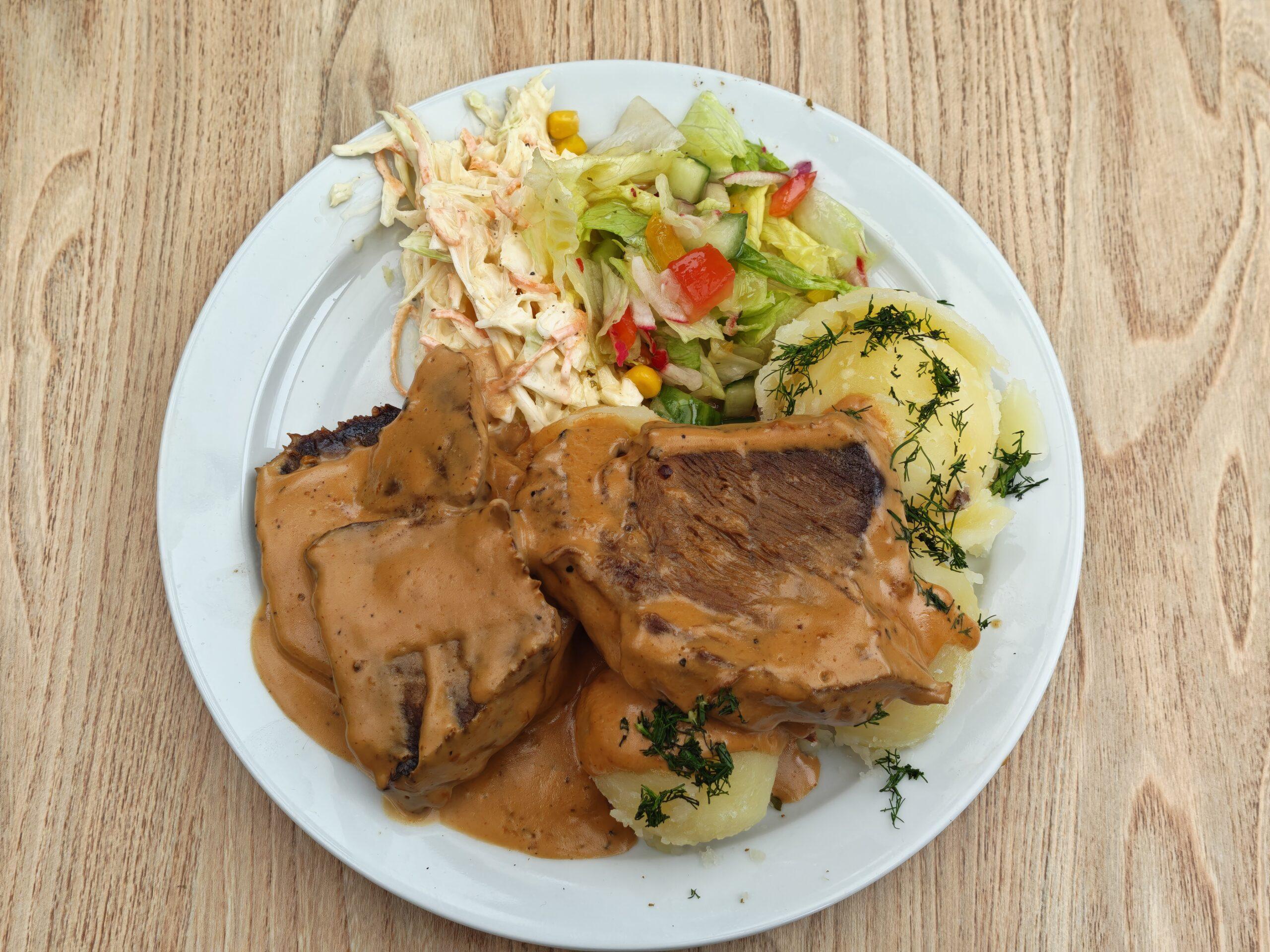 Roasted Beef with Pepper Sauce (M, S)