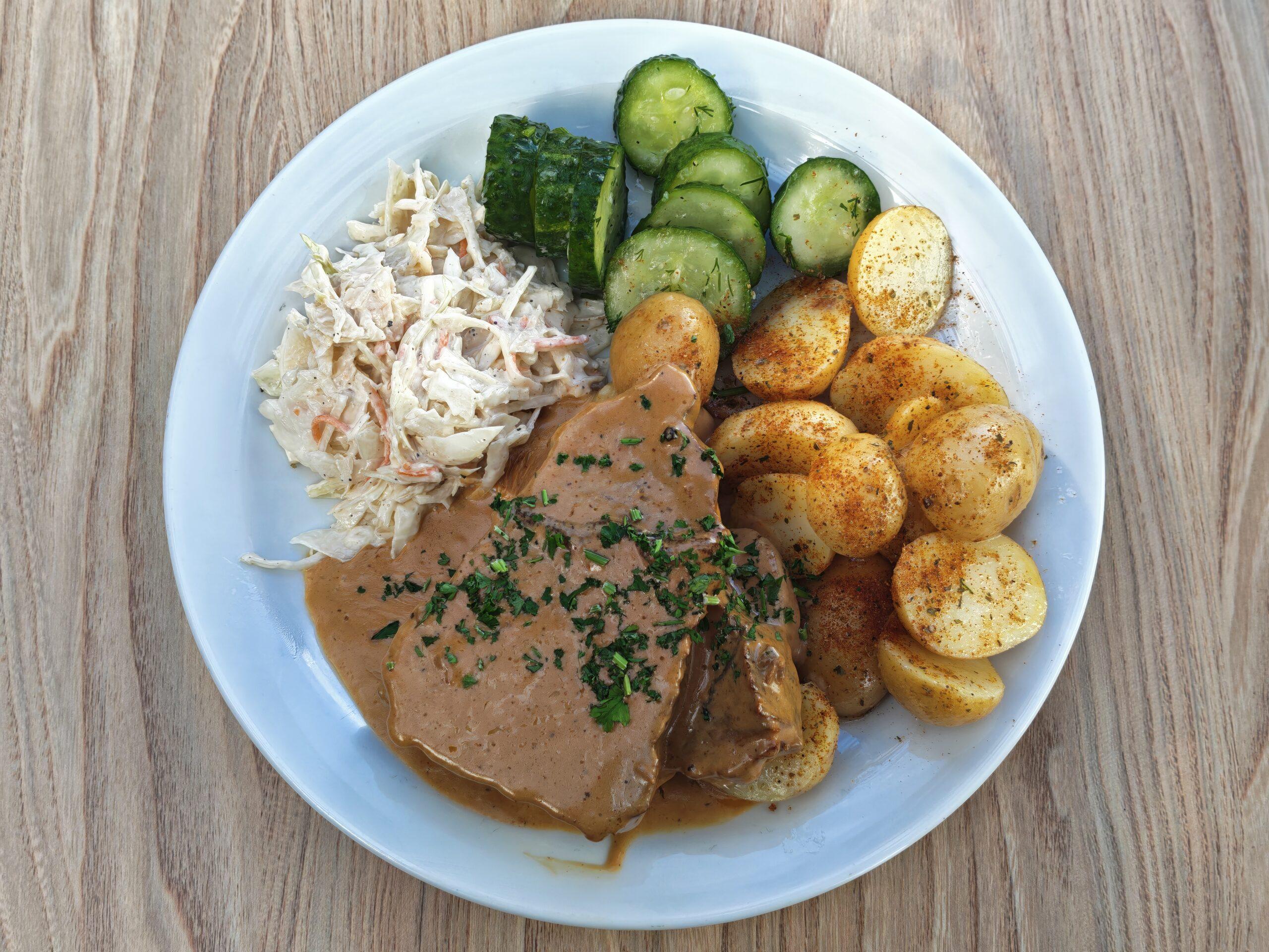 Roasted Beef with Pepper Sauce (S)